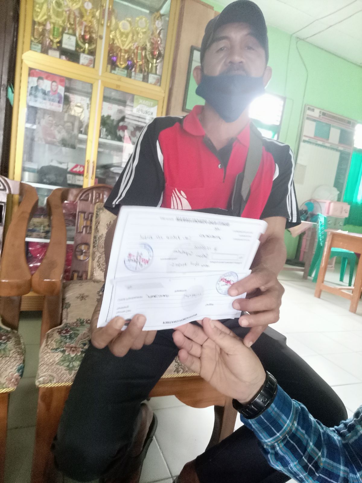 Bendahara Sekolah Pak Yoyon